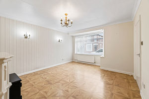 Lounge- click for photo gallery